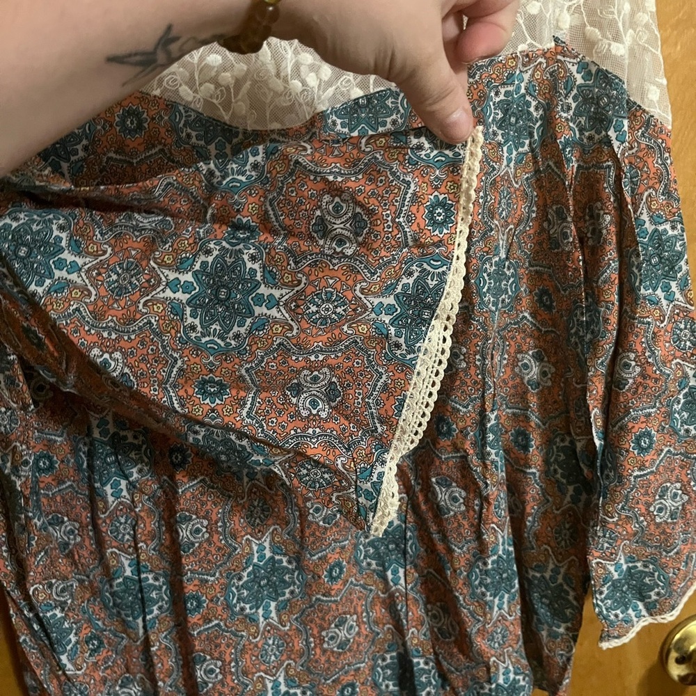 Women's Patterned Lace Top NWOT - Picture 2 of 12